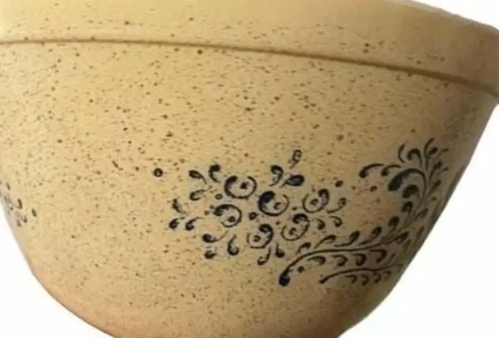 Pyrex Homestead 401 Small Nesting Mixing Bowl 750ml Speckled Tan with Blue Motif